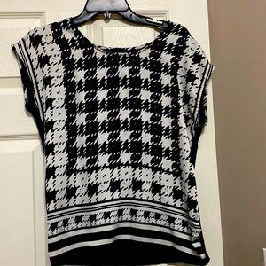 Limited Womens navy and white pattern blouse size small